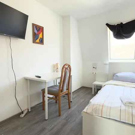 Zentrale Monteurwohnungen In Ideal Fuer Teams & Gruppen Mit Kueche & Wlan * Neumuenster