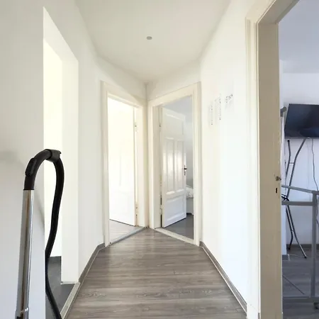 Zentrale Monteurwohnungen In Ideal Fuer Teams דירה