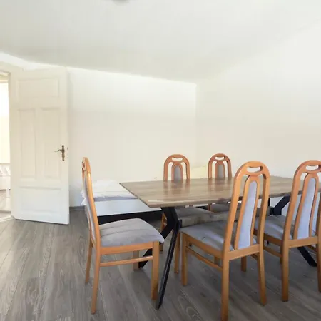 Apartment Zentrale Monteurwohnungen In Ideal Fuer Teams & Gruppen Mit Kueche & Wlan Neumuenster
