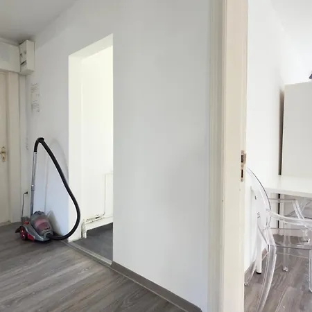 Zentrale Monteurwohnungen In Ideal Fuer Teams & Gruppen Mit Kueche & Wlan Neumuenster
