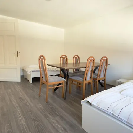 Zentrale Monteurwohnungen In Ideal Fuer Teams & Gruppen Mit Kueche & Wlan Apartment