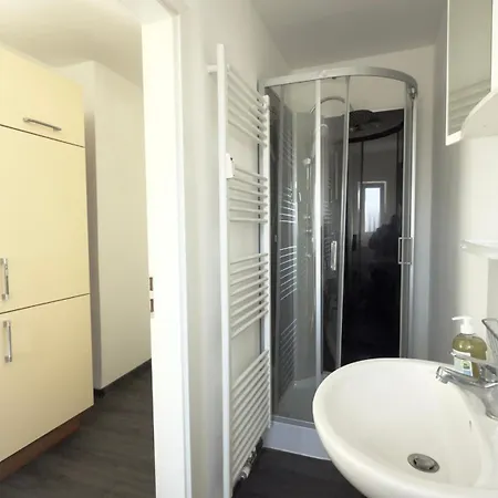 Apartment Zentrale Monteurwohnungen In Ideal Fuer Teams & Gruppen Mit Kueche & Wlan *