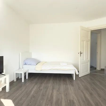 Zentrale Monteurwohnungen In Ideal Fuer Teams דירה Neumünster