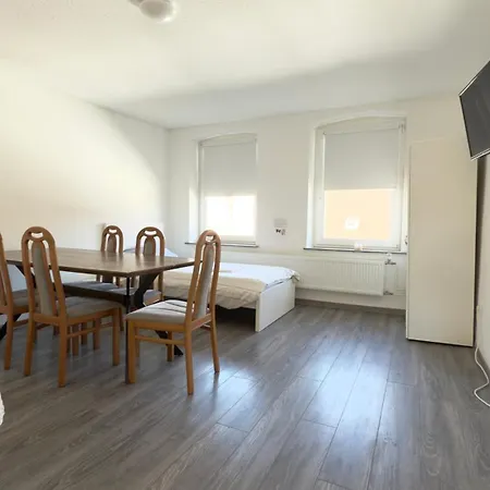 Zentrale Monteurwohnungen In Ideal Fuer Teams & Gruppen Mit Kueche & Wlan Apartment