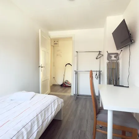 Zentrale Monteurwohnungen In Ideal Fuer Teams & Gruppen Mit Kueche & Wlan Neumuenster