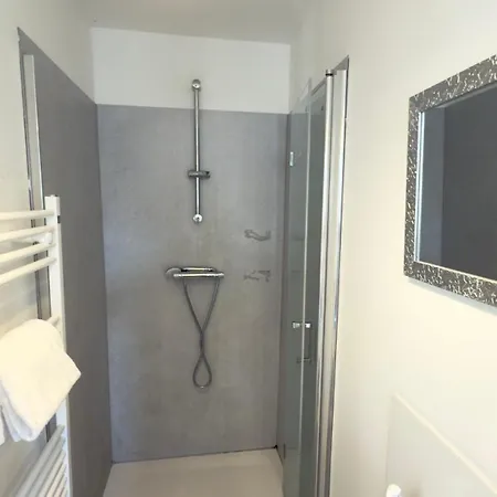 Zentrale Monteurwohnungen In Ideal Fuer Teams דירה *